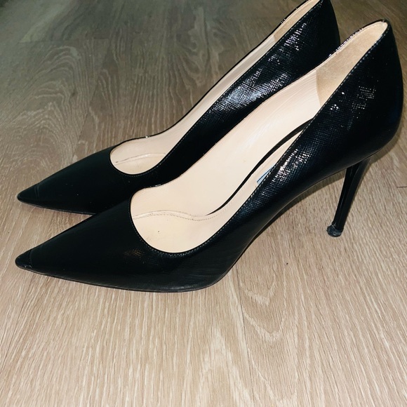 Authentic Prada heels no I don’t have the receipt/box there in good condition - Picture 2 of 7